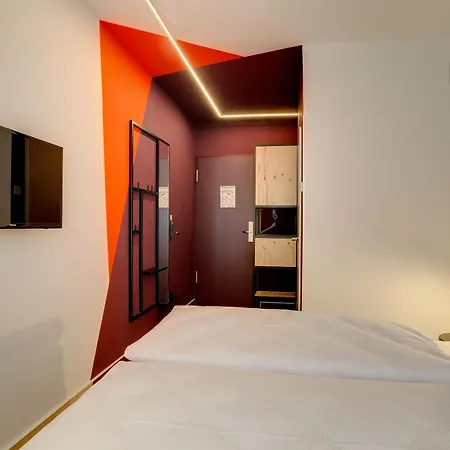 Hotel Meininger Hauptbahnhof 3*