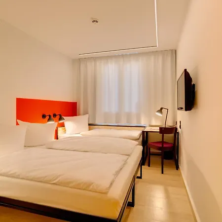 Meininger Hauptbahnhof 3*