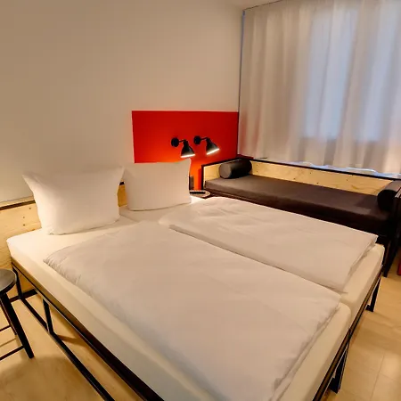 Meininger Hauptbahnhof Hotel 3*