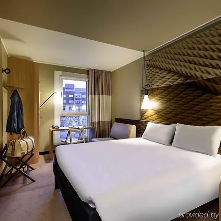 Hotel Meininger Hauptbahnhof 3*