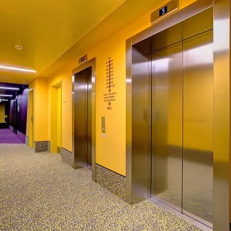 Hotel Meininger Hauptbahnhof 3*