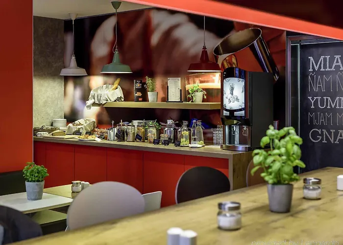 Meininger Hauptbahnhof 3*