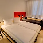 Meininger Hauptbahnhof Hotel 3*