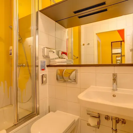 Hotel Meininger Hauptbahnhof 3*