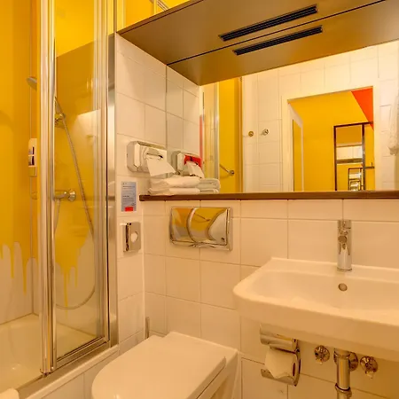 Hotel Meininger Hauptbahnhof 3*