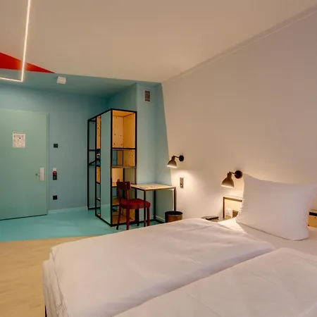 Meininger Hauptbahnhof Hotel 3*