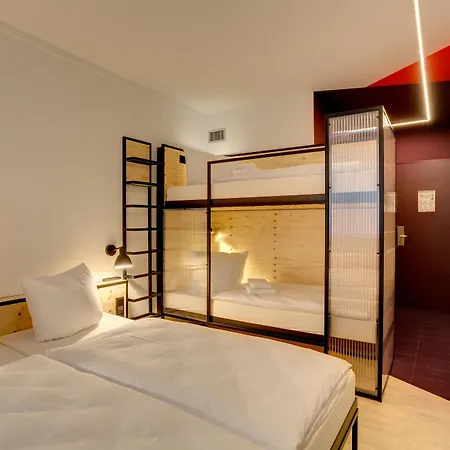 Meininger Hauptbahnhof Отель Лейпциг