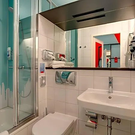 Meininger Hauptbahnhof Hotel 3*