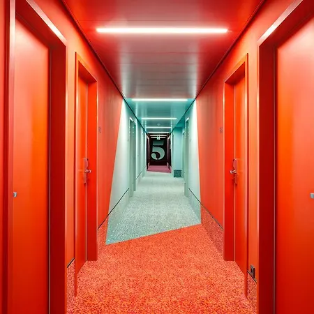 Meininger Hauptbahnhof Hotel 3*