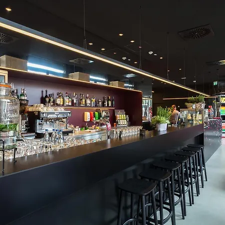 Meininger Hauptbahnhof Hotel 3*