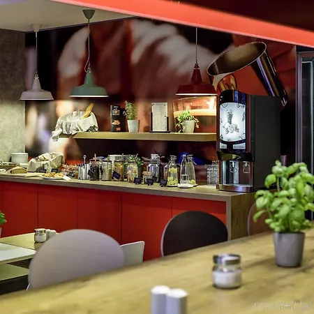 Meininger Hauptbahnhof 3*