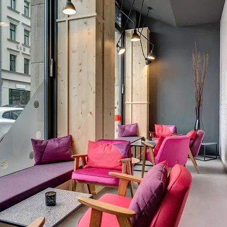 Meininger Hauptbahnhof 3*