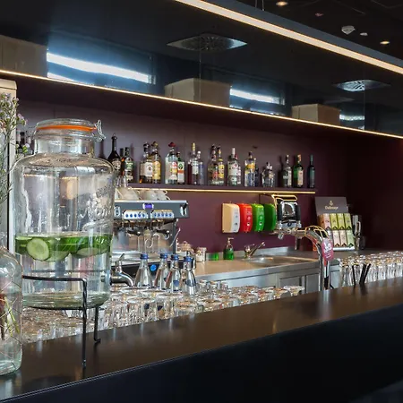 Отель Meininger Hauptbahnhof