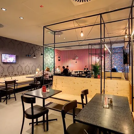 Meininger Hauptbahnhof Hotel