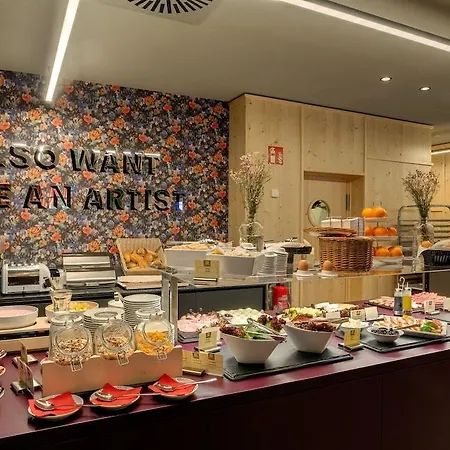 Meininger Hauptbahnhof Hotel