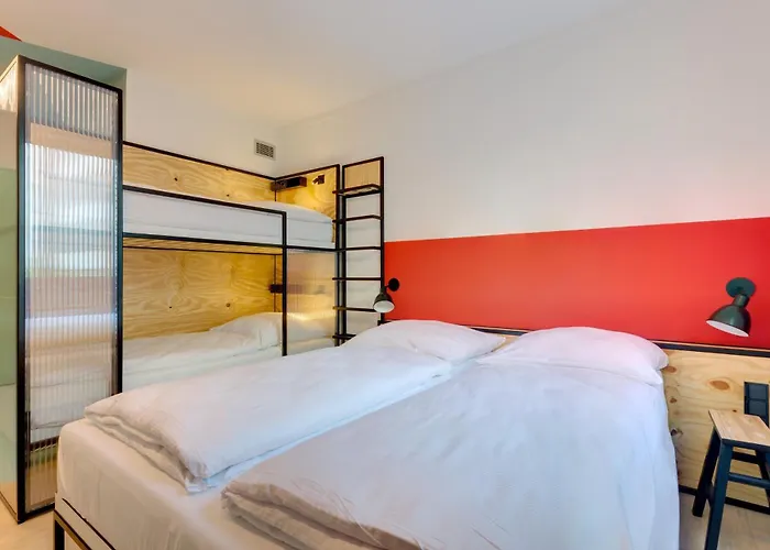 Meininger Hauptbahnhof Hotell 3*