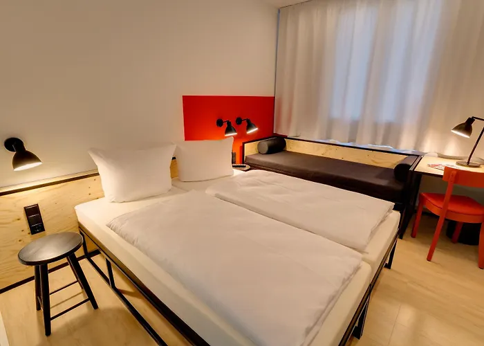 Meininger Hauptbahnhof Hotell 3*