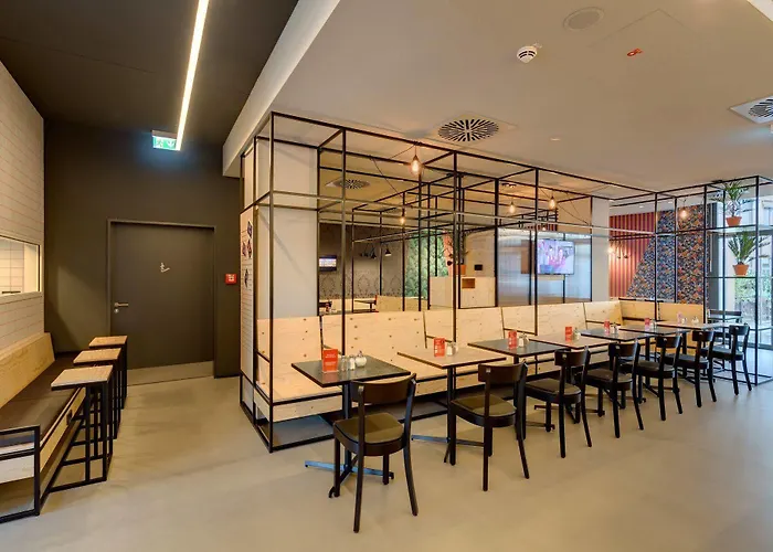 Meininger Hauptbahnhof Hotell 3*